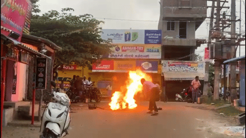 தீயணைப்பு வீரருக்கு பாராட்டு