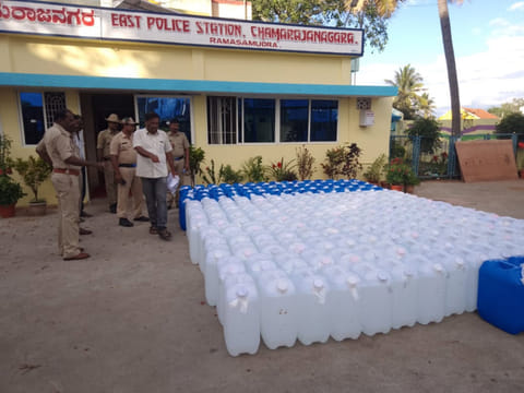 ஸ்பிரிட் கடத்தி கைதான 2 பேர் சிறையில் அடைப்பு