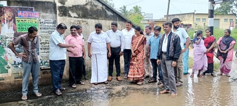 மழைநீர் அகற்றும் பணியை தங்கபாண்டியன் எம்.எல்.ஏ. பார்வையிட்டார்.