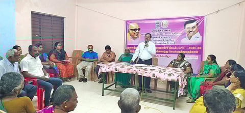 கடையம் பெரும்பத்து ஊராட்சியில் அண்ணா மறுமலர்ச்சி திட்ட முகாம் நடைபெற்ற காட்சி.