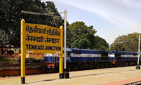 குருவாயூர்-புனலூர் எக்ஸ்பிரஸ் ரெயில் தென்காசி வழியாக மதுரை வரை நீட்டிக்கப்படுமா?  - ரெயில்வே வாரியம் ஒப்புதல் வழங்க கோரிக்கை