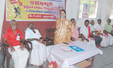 மாநாட்டில் ஏ.ஐ.டி.யூ.சி. தேசிய செயலாளர் வகிதாநிஜாம் பேசினார்.