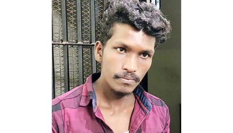 கைது செய்யப்பட்ட விஜய்.