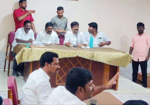 காதர்பாட்சா முத்துராமலிங்கம் எம்.எல்.ஏ. தலைமையில் ஆேலாசனை கூட்டம் நடந்தது.
