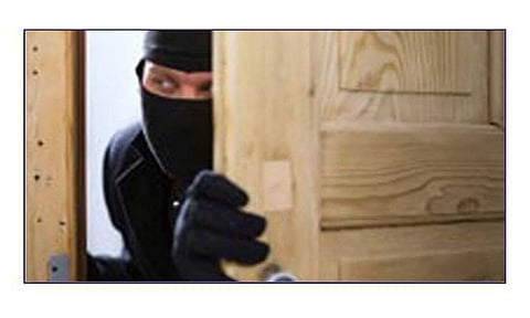 தூத்துக்குடியில் மூதாட்டி வீட்டில் நகை-பணம் கொள்ளை