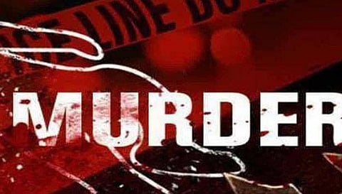 காவேரிப்பட்டணம் அருகே  கழுத்து அறுத்து பெண் படுகொலை