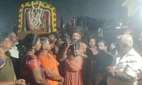 முக்கடல் சங்கமம் மகா சமுத்திர ஆரத்தி நிகழ்ச்சியை தருமபுரம் ஆதின நெல்லை கட்டளை மடாதிபதி ஸ்ரீமத் திருஞானசம்பந்த தம்பிரான் சுவாமிகள் தொடங்கி வைத்தபோது எடுத்த படம்.