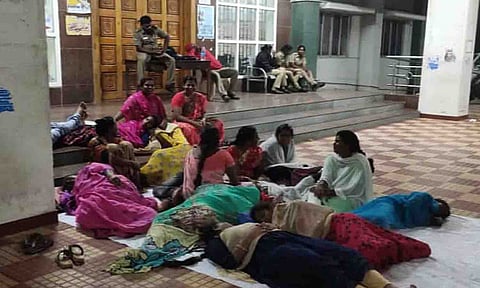 திருப்பூர் கலெக்டர் அலுவலகத்தில் விடிய, விடிய போராட்டம் நடத்திய மக்கள்.