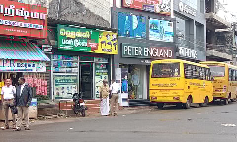 இரணியல் பள்ளி வாகனங்கள் உட்பட 69 வாகன ஓட்டிகளுக்கு அபராதம்