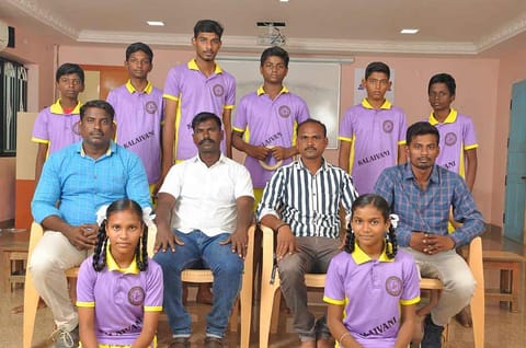 தகுதி பெற்ற மாணவர்களை படத்தில் காணலாம்