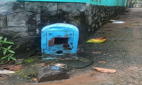 உடைக்கப்பட்ட உண்டியல்.