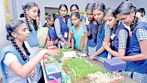 அத்திவெட்டி பள்ளியில் பல்வகை கண்காட்சி