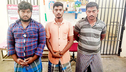 கதிர் அறுவடை எந்திரம் திருடியதாக கைது செய்யப்பட்டவர்கள்.