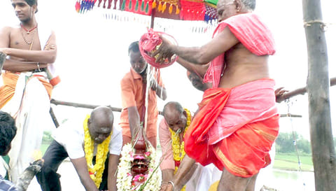 கும்பாபிஷேகம் நடைபெற்றது.