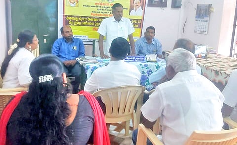 கீழக்கடையம் ஊராட்சியில் அண்ணா மறுமலர்ச்சி திட்ட முகாம் நடைபெற்ற காட்சி.