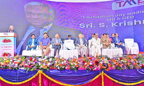 தமிழ்நாடு மெர்க்கன்டைல் வங்கியின் நிறுவன தின விழா நடந்த போது எடுத்த படம்.