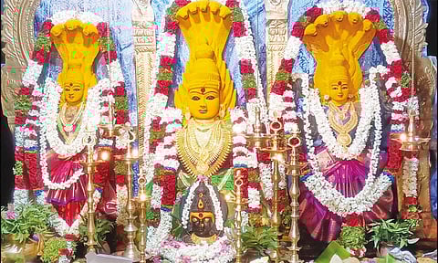 புளியங்குடி முப்பெரும் தேவியர் கோவிலில் சிறப்பு பூஜை