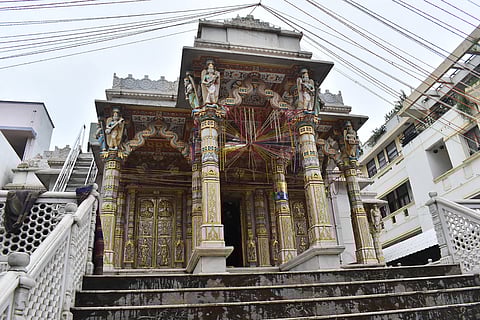 ஜெயின் கோவிலின் பூட்டை உடைத்து 8 பவுன் நகை கொள்ளை