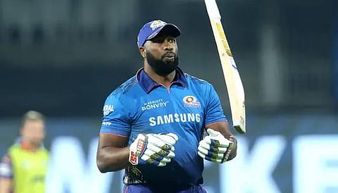 மும்பை அணியில் இருந்து பொல்லார்ட் உள்பட 4 முக்கிய வீரர்கள் விடுவிப்பு