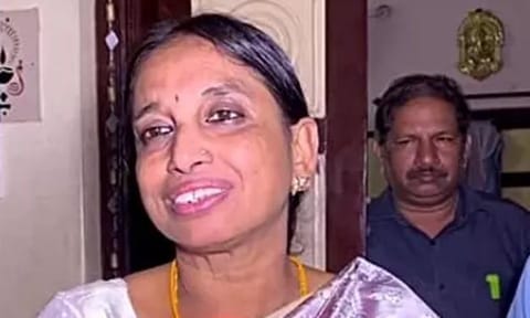 1991-ம் ஆண்டு குண்டு வெடிப்பில் ராஜீவ்காந்தி மற்றும் உயிரிழந்தவர்கள் குடும்பத்தினருக்காக வருந்துகிறேன்- நளினி உருக்கம்