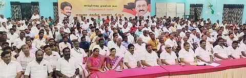 முகவர்கள் கூட்டத்தில் கலந்து கொண்டவர்களை படத்தில் காணலாம்.