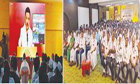 திருப்பத்தூரில் வாக்குச்சாவடி முகவர்களிடம் முதல்-அமைச்சர் மு.க.ஸ்டாலின் காணொளி காட்சி மூலம் பேசிய போது எடுத்த படம்.