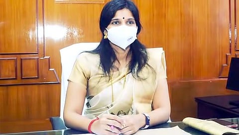 கலெக்டர் காயத்ரிகிருஷ்ணன்