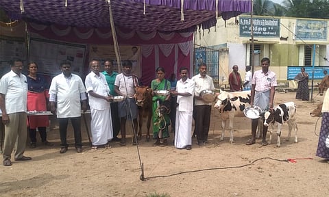 கால்நடை உரிமையாளர்களுக்கு சான்றிதழ் மற்றும் பரிசுகள் வழங்கப்பட்டது.