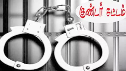 குண்டர் சட்டத்தில் 2 ரவுடிகள் கைது