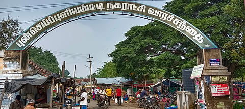 திறந்த வெளி பாராக மாறிய புளியம்பட்டி வாரச்சந்தை