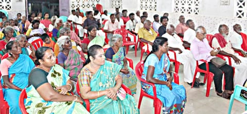 விவசாய சங்க மாநாட்டில் பங்கேற்றவர்கள்.
