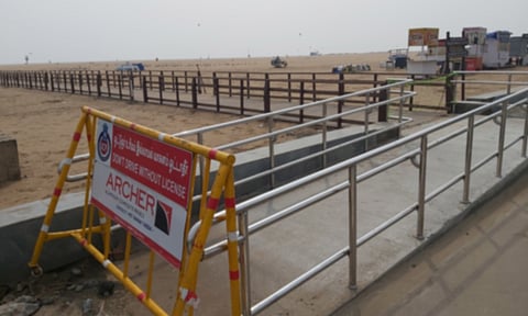 மெரினாவில் கடல் அழகை ரசிக்க மாற்றுத்திறனாளிகளுக்கு சிறப்பு நடைபாதை வசதி