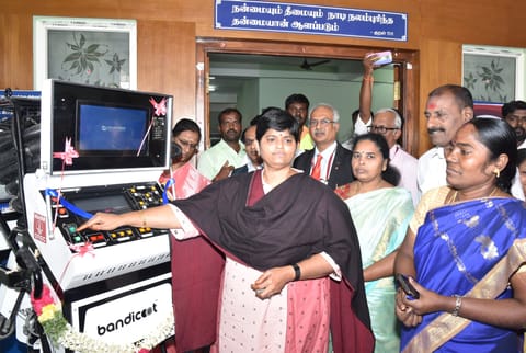 பாதாள சாக்கடை சுத்தம்  செய்ய ரோபோட் எந்திரம்