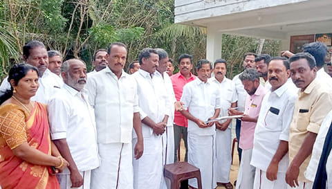 இல்லம் தேடி உறுப்பினர் சேர்க்கையை கிழக்கு ஒன்றிய செயலாளர் சதாசிவம் தொடக்கி வைத்தார்.