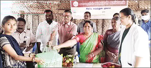 &nbsp;கர்ப்பிணி தாய்மார்களுக்கு ஊட்டச்சத்து பெட்டகம் நலத்திட்ட உதவிகளை  அமைச்சர் என்.கயல்விழி  செல்வராஜ்  வழங்கிய காட்சி.
