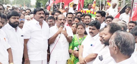 ஓ.பி.எஸ். அணி நிர்வாகிகள் பேரணி
