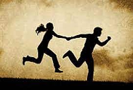 பண்ருட்டி அருகே வீட்டில் திருமணம் ஏற்பாடு- இளம் பெண் காதலனுடன் ஓட்டம்