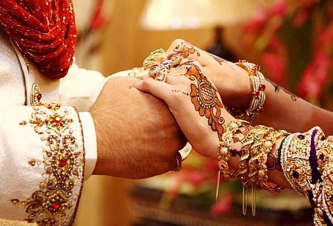 கோவையில் வாலிபரை திருமணம் ெசய்த பிளஸ்-2 மாணவி