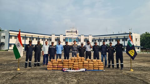 இந்திய கடலோர காவல்படையினர்