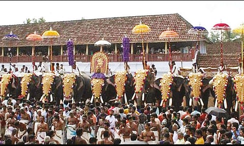 திருப்பணித்துராவில் பூரணத்திரேசியன் கோவிலில் உற்சவ விழா கொடியேற்றத்துடன் தொடங்கியது