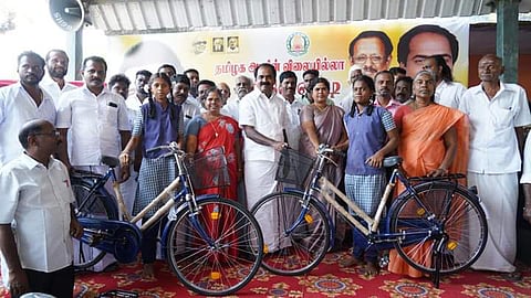 அரசு பள்ளி மாணவ, மாணவிகளுக்கு விலையில்லா மிதிவண்டி