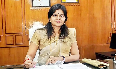 கலெக்டர் காயத்ரி கிருஷ்ணன்