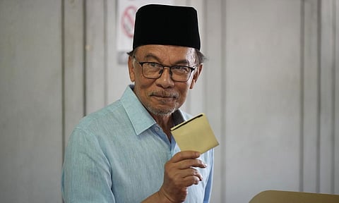 மலேசியாவின் 10-வது பிரதமராக  பதவியேற்றார் அன்வார் இப்ராகிம்