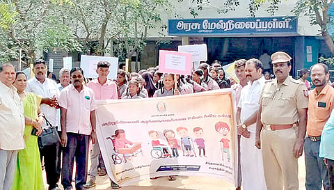 மாற்று திறனாளிகள் விழிப்புணர்வு ஊர்வலம்.