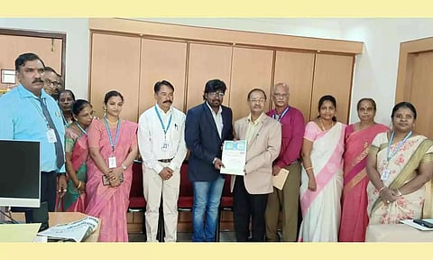 மணக்குள விநாயகர் என்ஜினீயரிங் கல்லூரி தனியார் நிறுவனத்துடன் வேலை வாய்ப்பு  புரிந்துணர்வு ஒப்பந்தம் செய்து கொண்ட காட்சி.