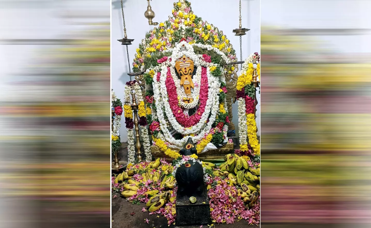 அலங்கரிக்கப்பட்ட விநாயகரை சிலையை படத்தில் காணலாம்.