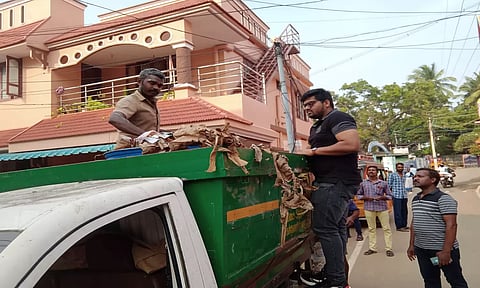நாகர்கோவிலில் இன்று குப்பை வண்டியில் ஏறி ஆய்வு செய்த மாநகராட்சி ஆணையர்