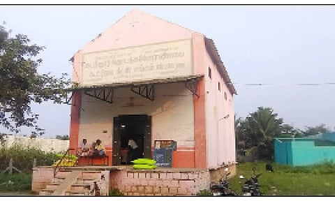 கடத்தூர் வேளாண்மை கூட்டுறவு சங்கத்தில் நகை கடன் பெறவும், கடனை புதுப்பிக்க முடியாமலும் விவசாயிகள் அவதி