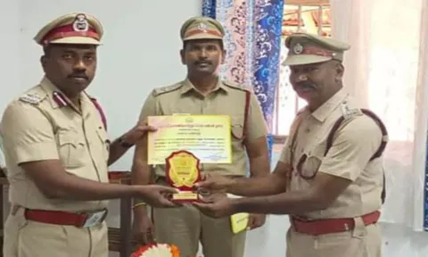 குலசேகரம் அருகே ஆற்றில் மூழ்கிய பெண் 24 மணி நேரத்தில் மீட்ட தீயணைப்பு வீரருக்கு விருது