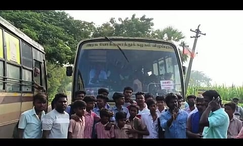 அரசு பஸ்சை சிறைபிடித்த பொதுமக்கள்.